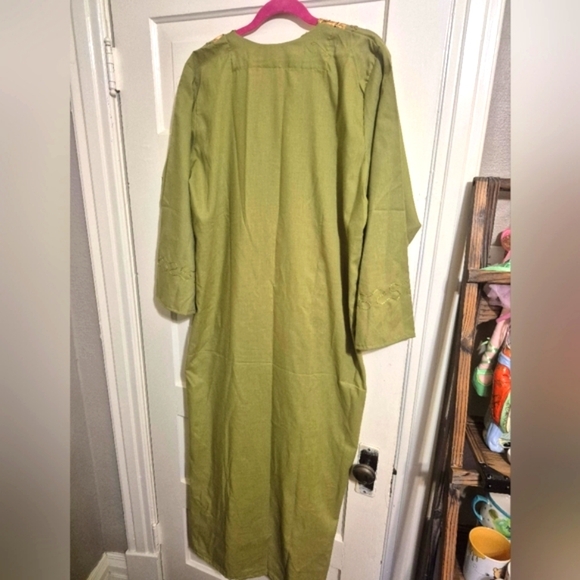 1960/70s Embroidered Green and Gold Kaftan - Picture 5 of 7